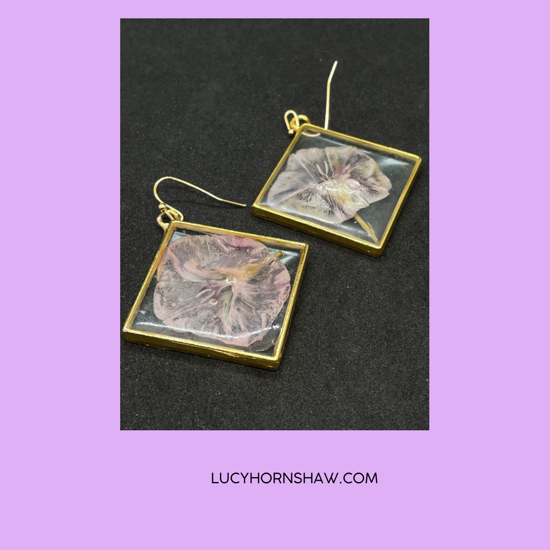 Convolvulus & resin rhombus earrings