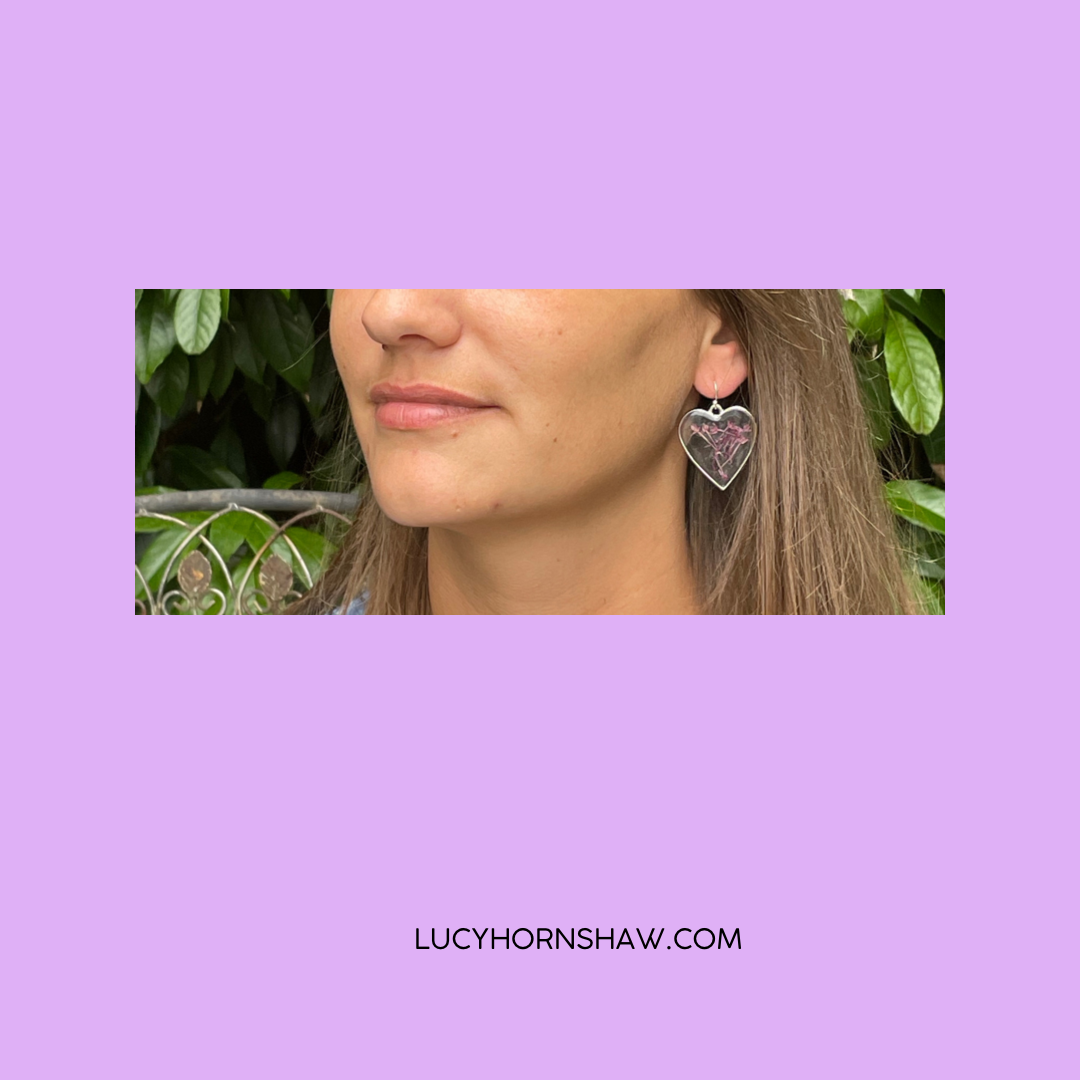 Valeriana flower & resin heart shape earrings