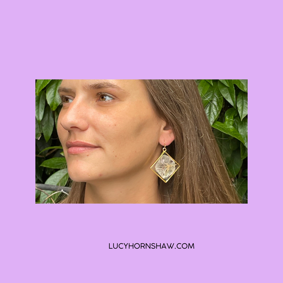 Convolvulus & resin rhombus earrings