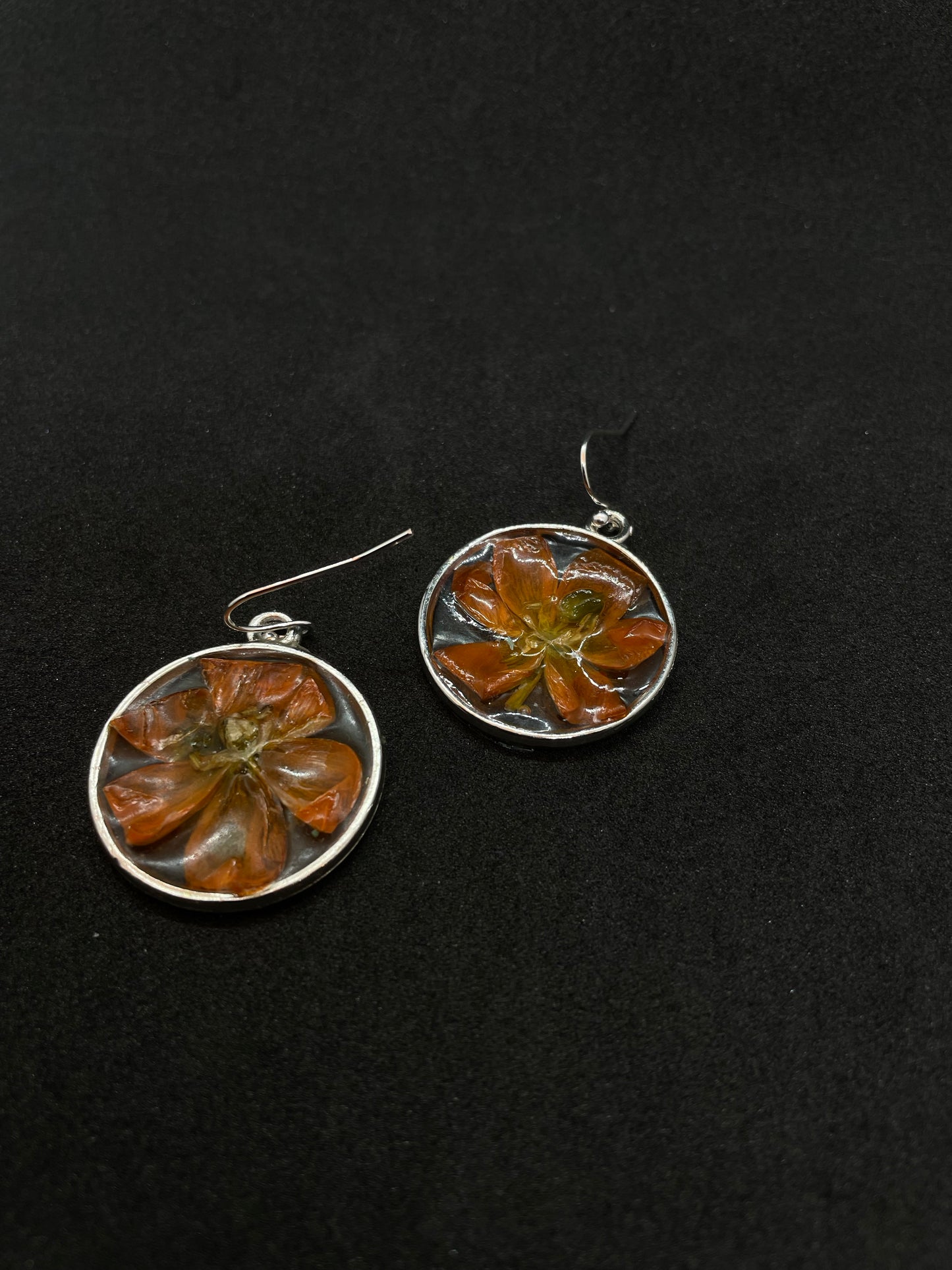 Clivia & resin disc earrings