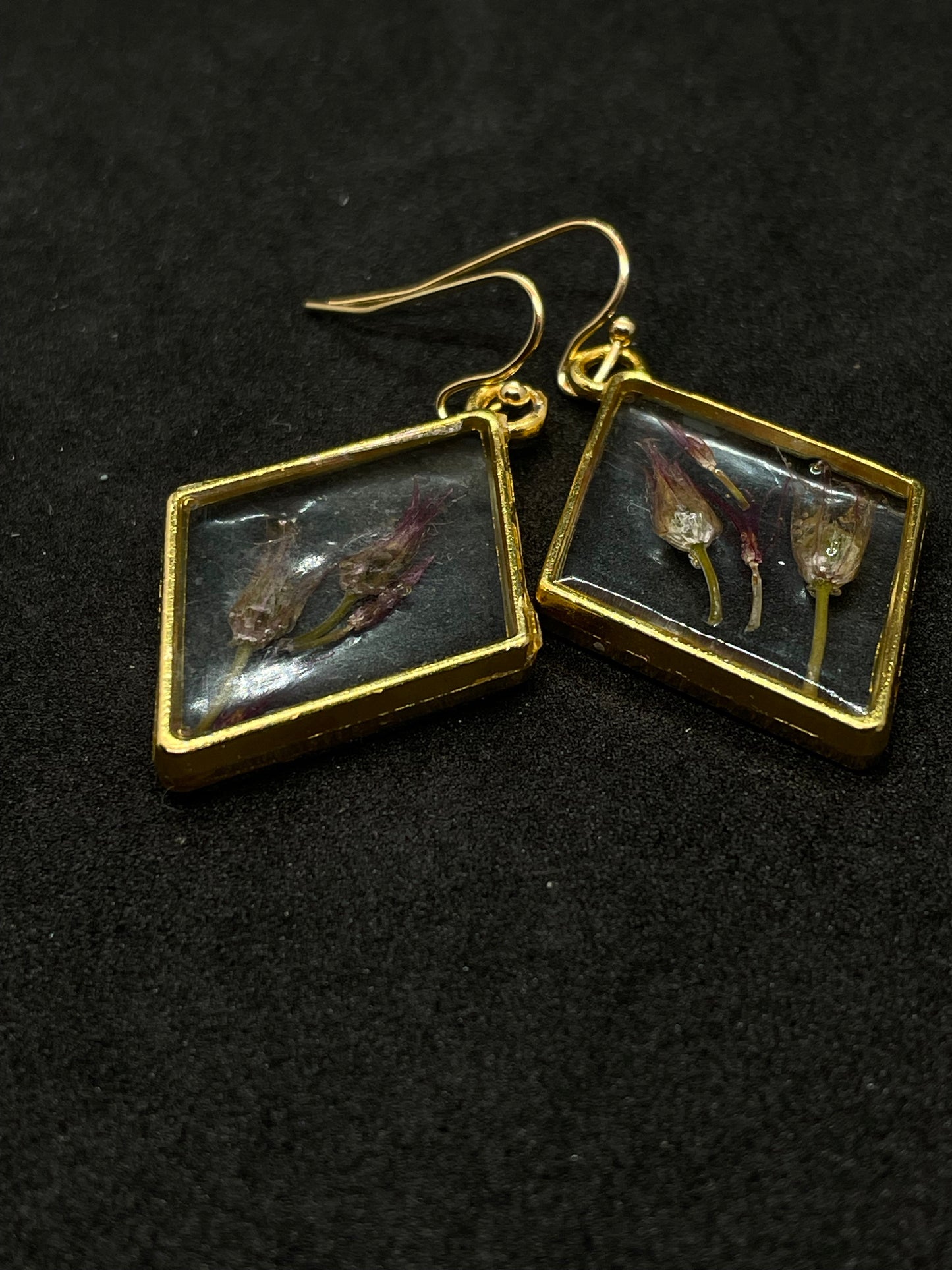 Chives & resin diamond earrings