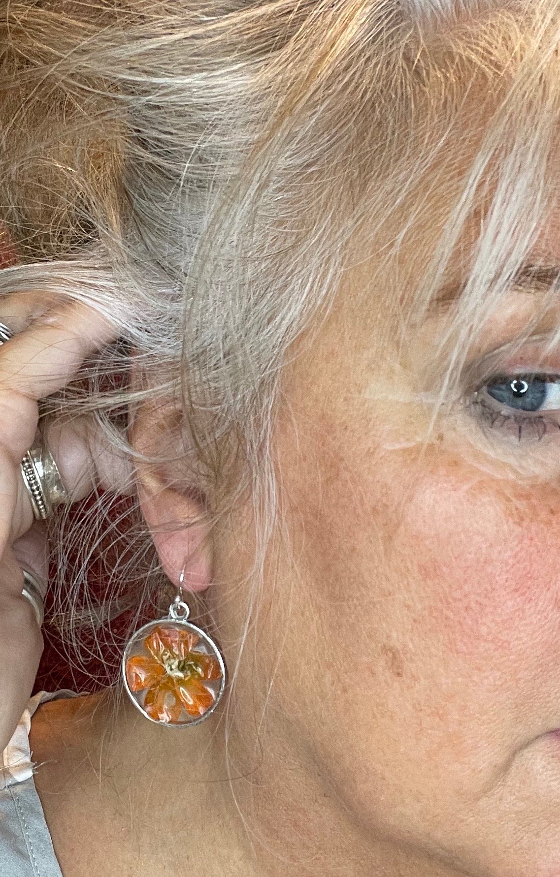Clivia & resin disc earrings