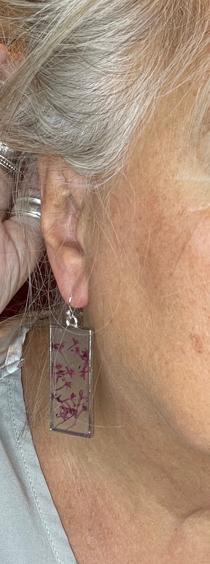Valeriana flower & resin oblong earrings