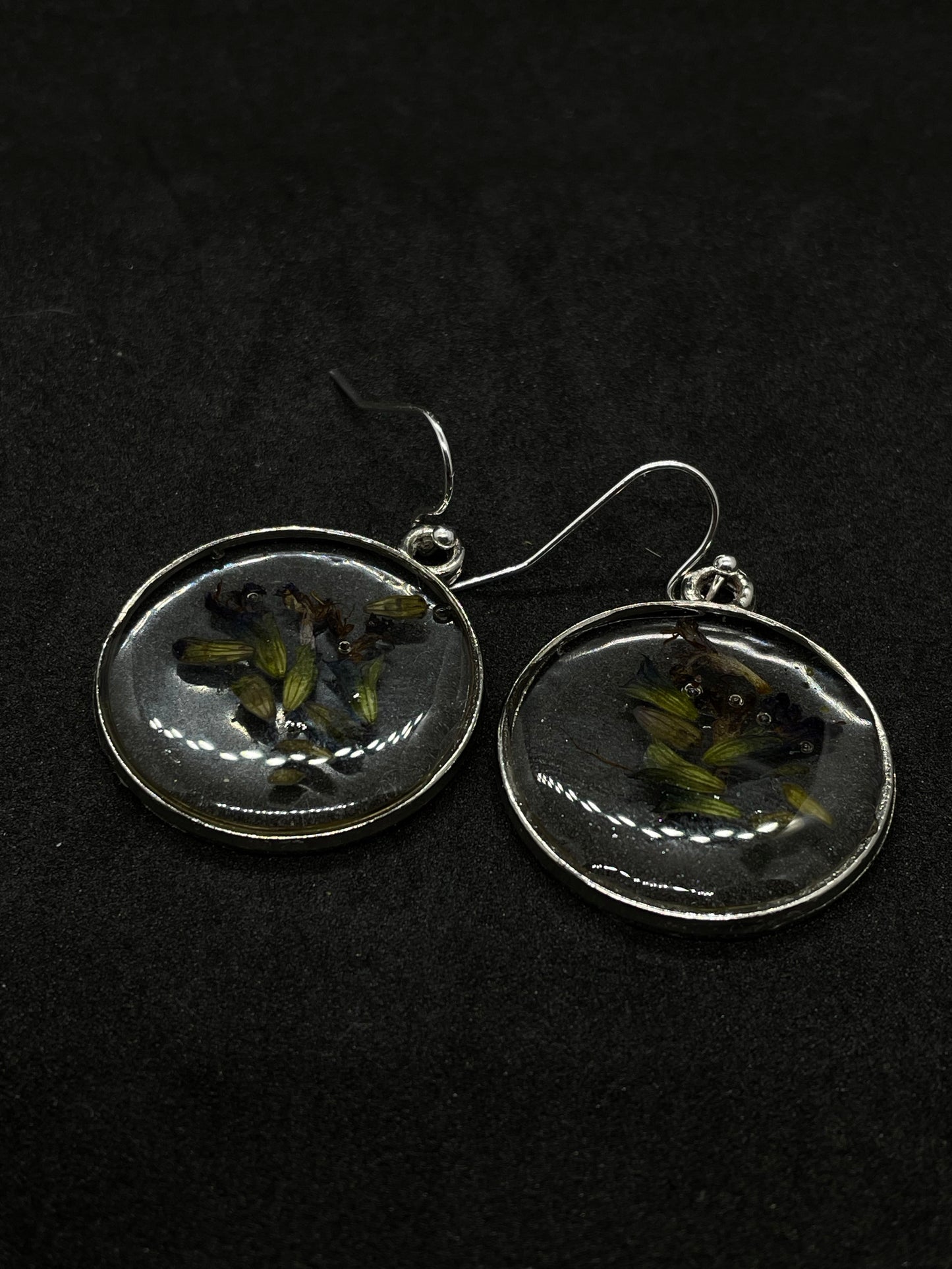 Sweet pea & resin disc earrings