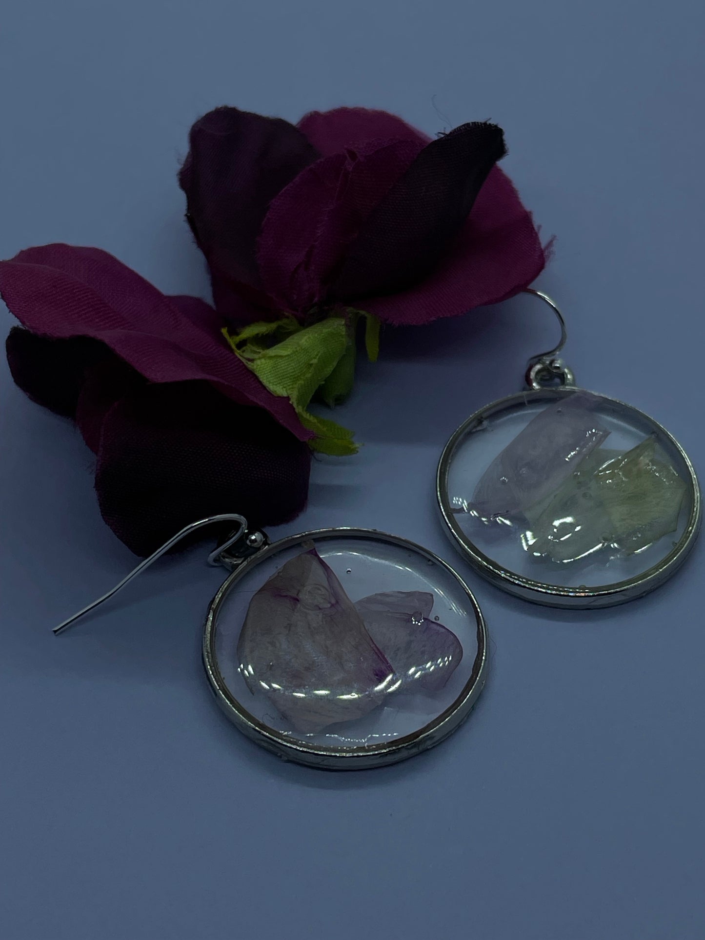Sweet pea & resin disc earrings