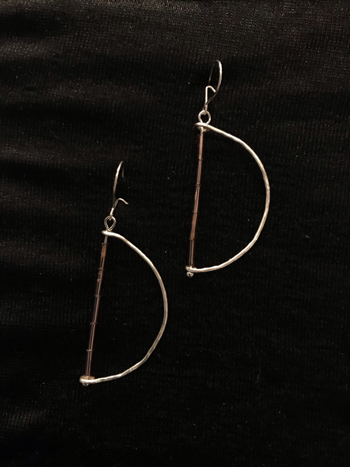 Wire & lilac seed beads earrings