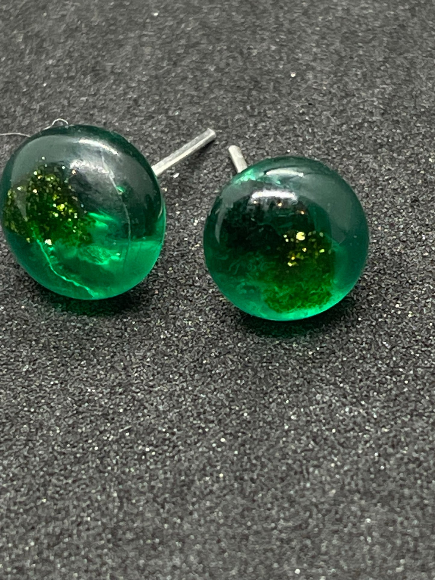 Fused glass stud earrings - Green