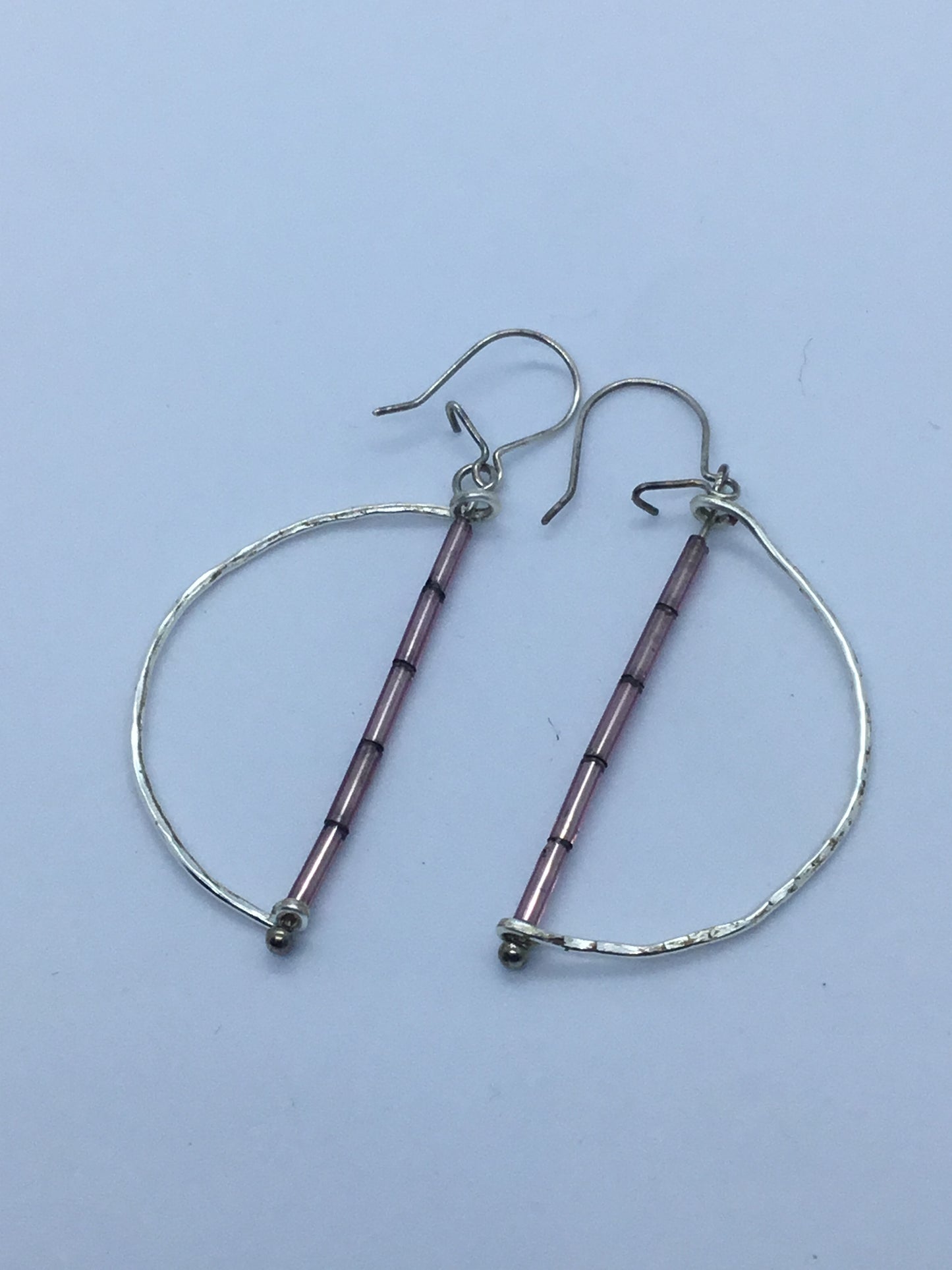 Wire & lilac seed beads earrings