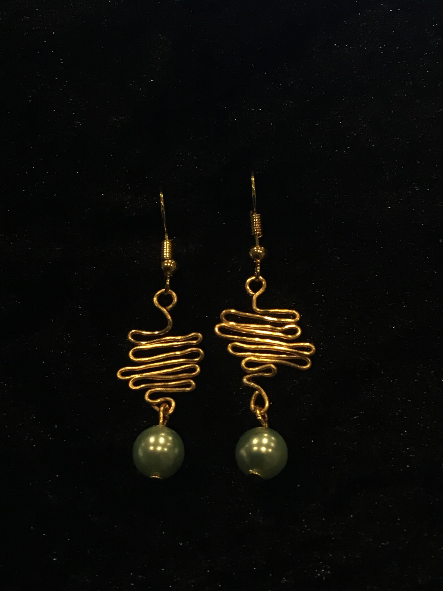 Wire & blue pearl earrings with gold zig zag wire