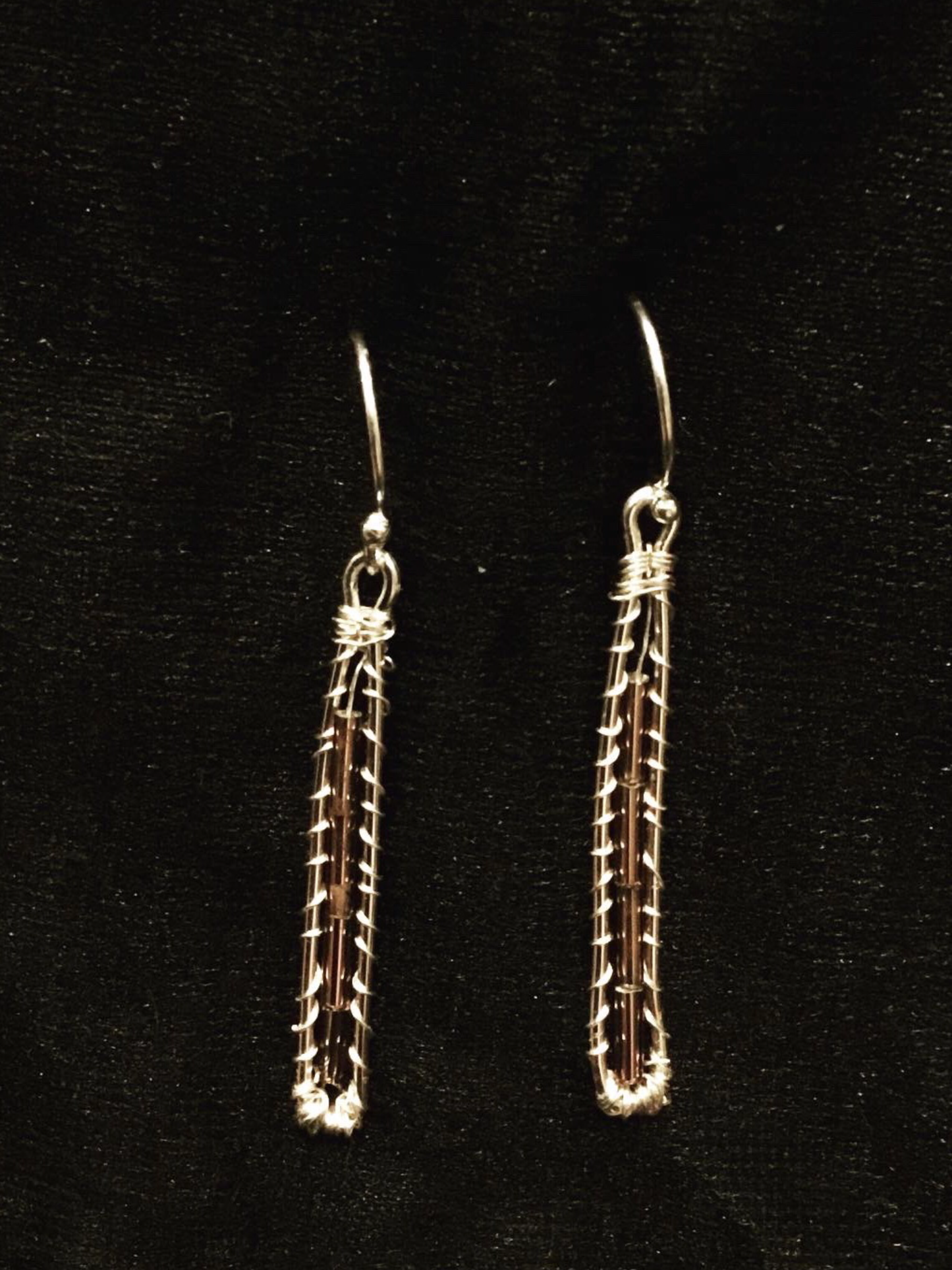 Wire & mauve seed beads earrings