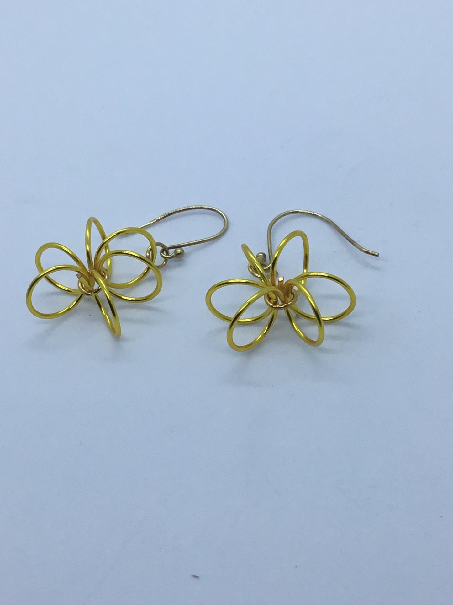 Gold wire flower drop earrings