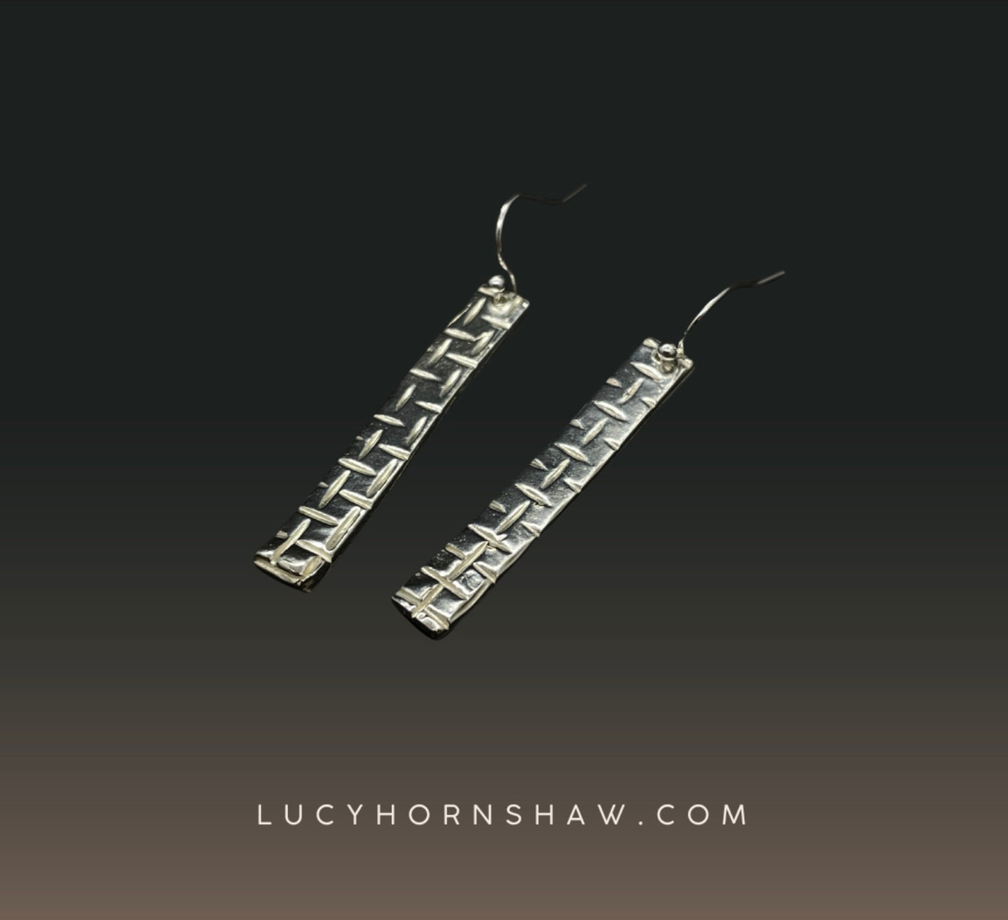 Silver long thin oblong earrings with mesh markings