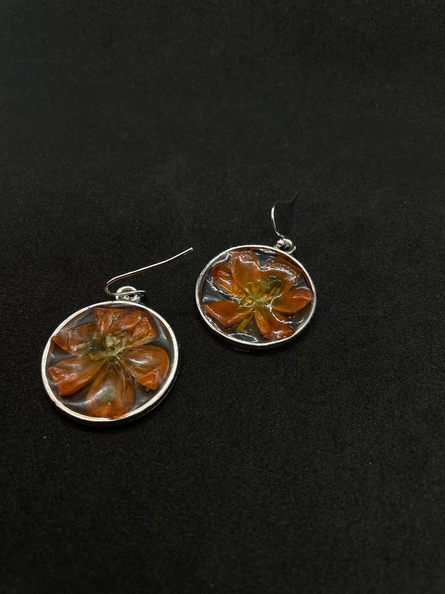 Clivia & resin disc earrings
