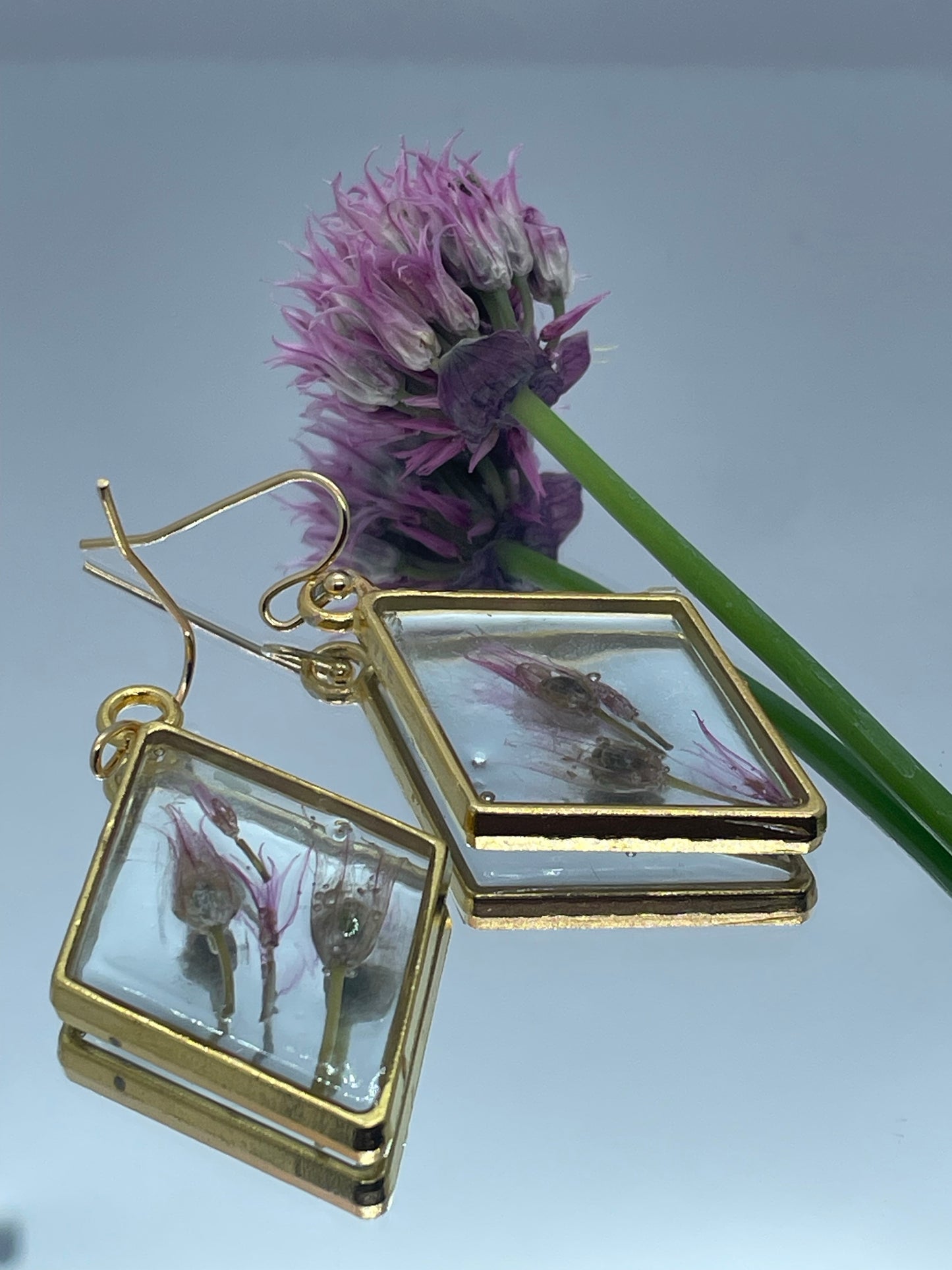 Chives & resin diamond earrings
