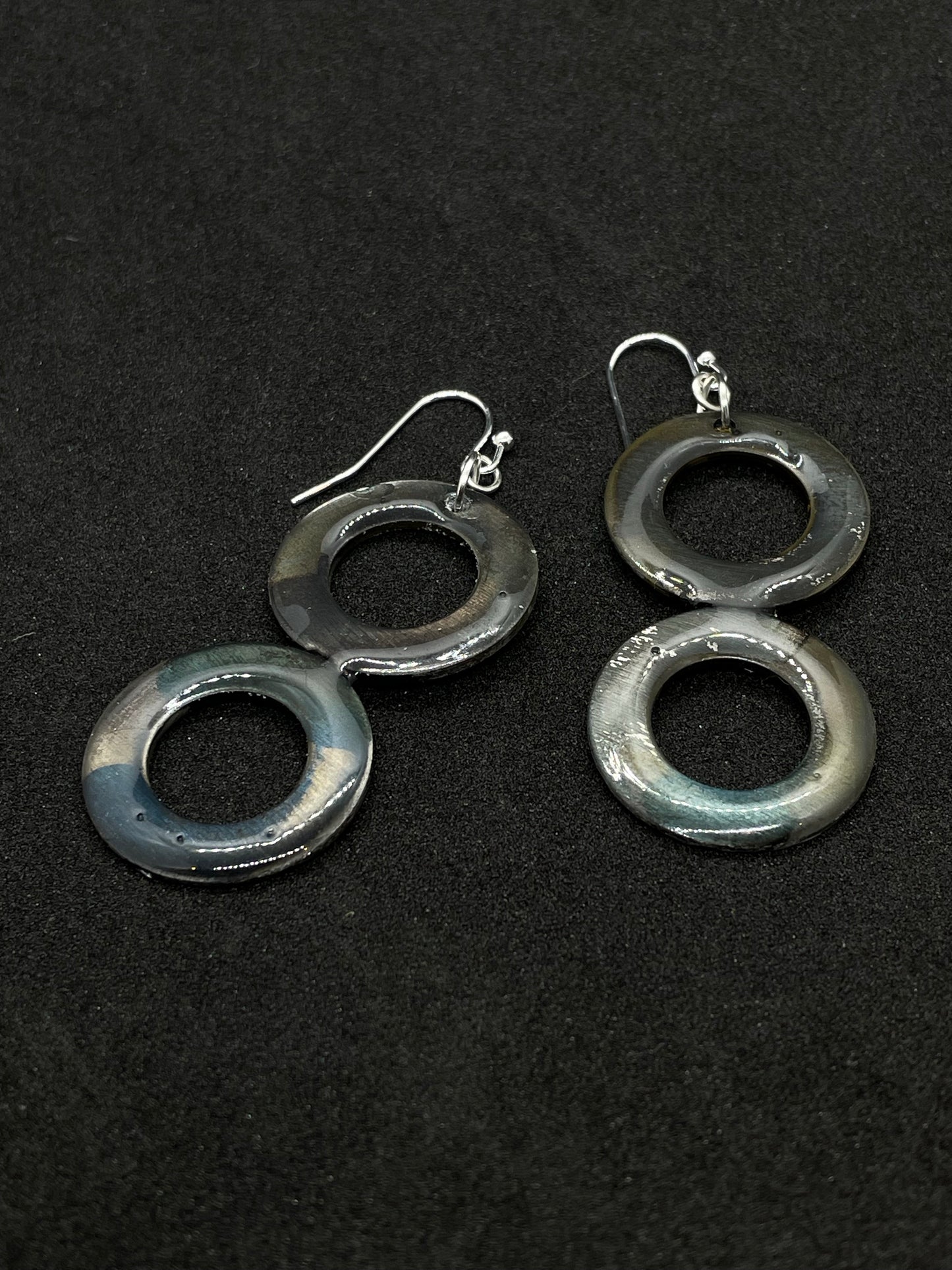 2 steel rings, with resin drop earrings.