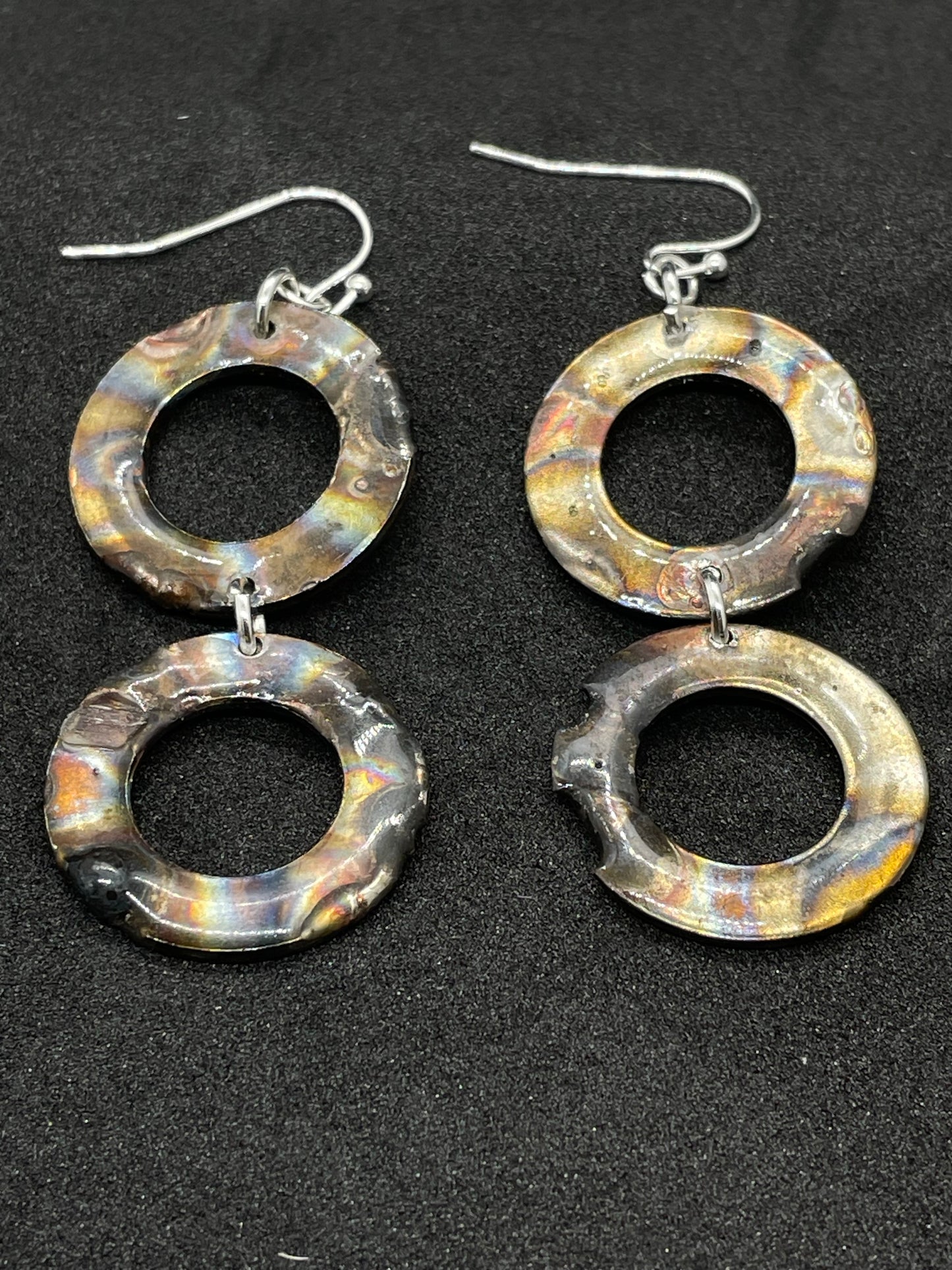 2 ring annealed steel drop earrings, with resin.
