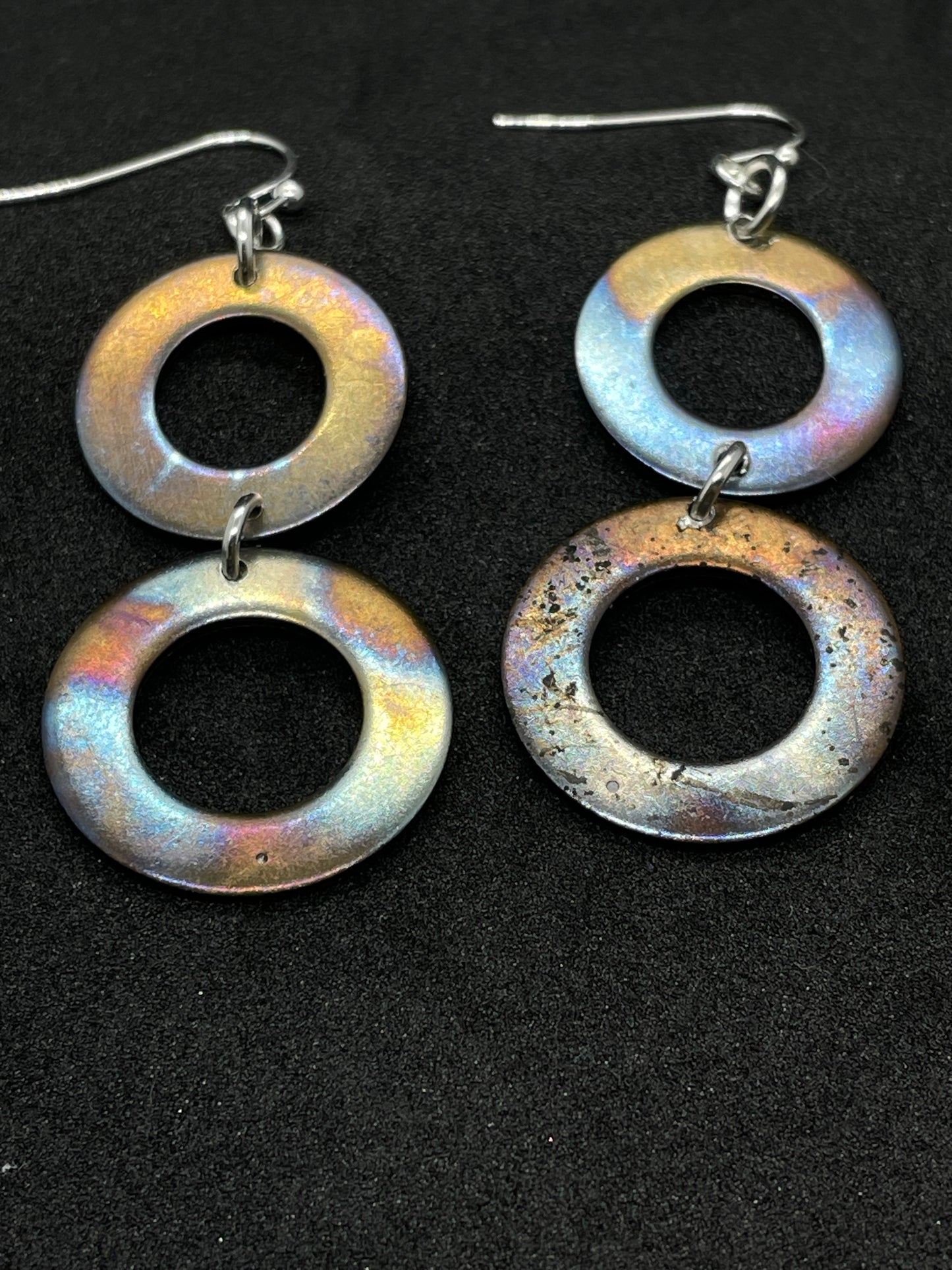 2 rings annealed steel drop earrings