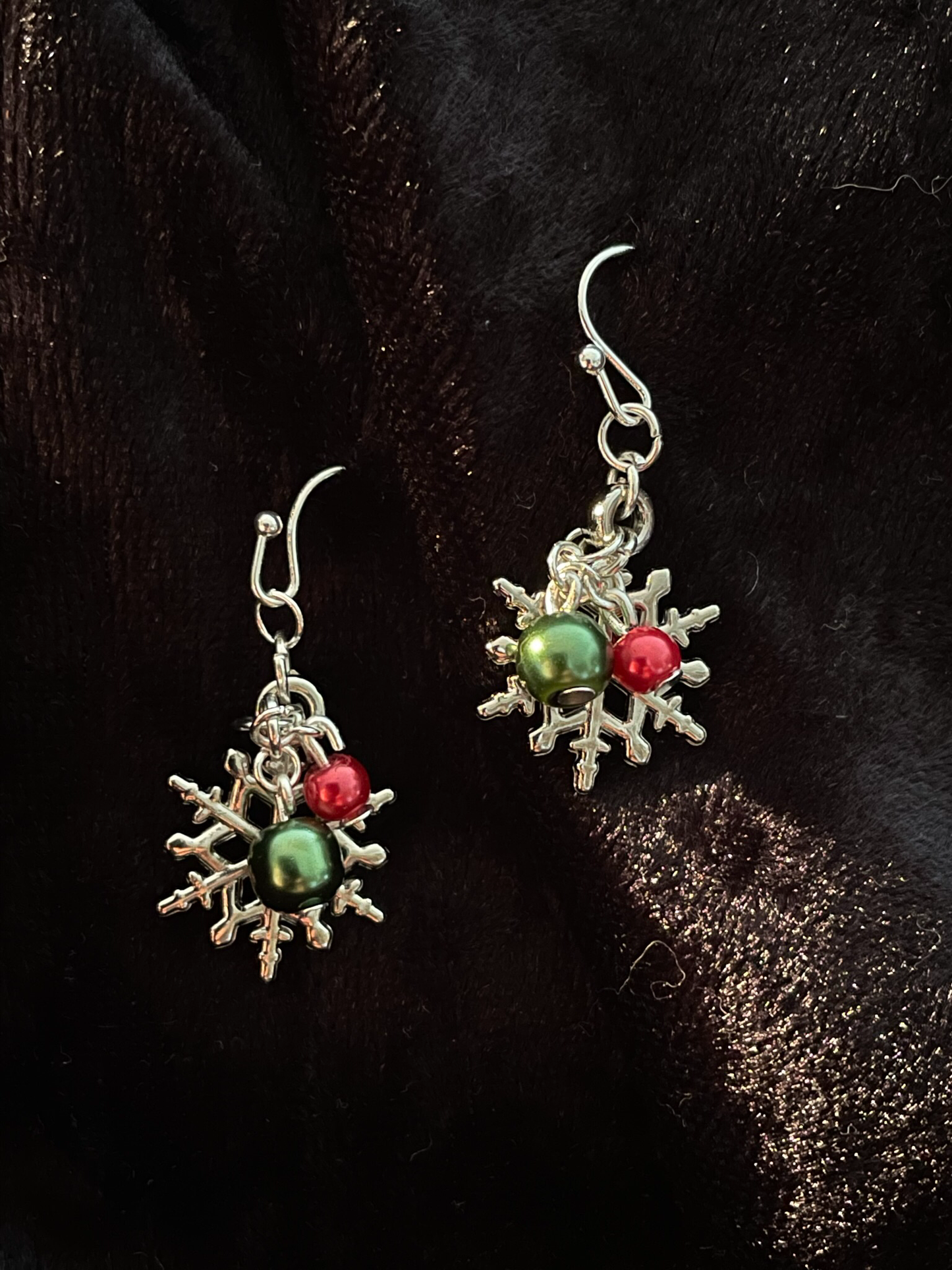 Festive snowflakes with coloured beads, drop earrings