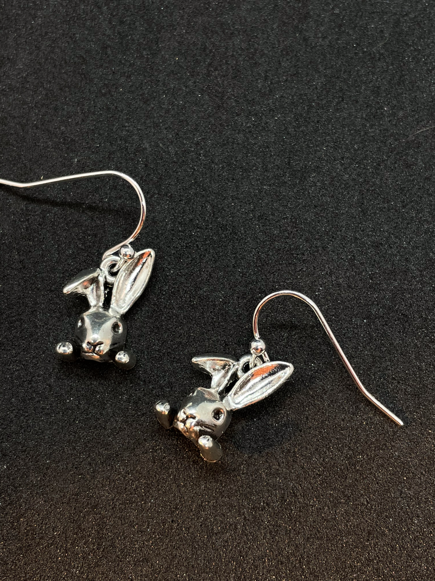 Spring bunny head on drop earrings