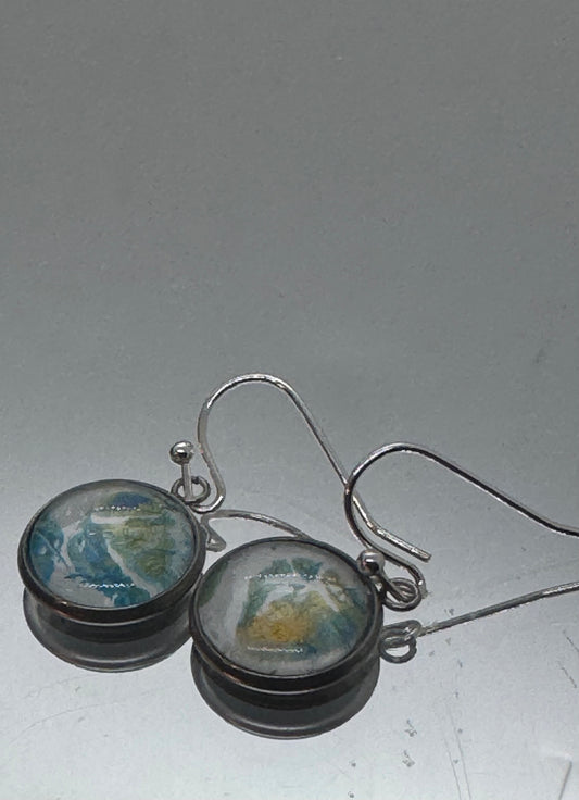 Blue and white Geli print in round frame