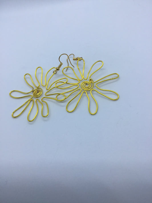 Wire flower earrings in gold wire