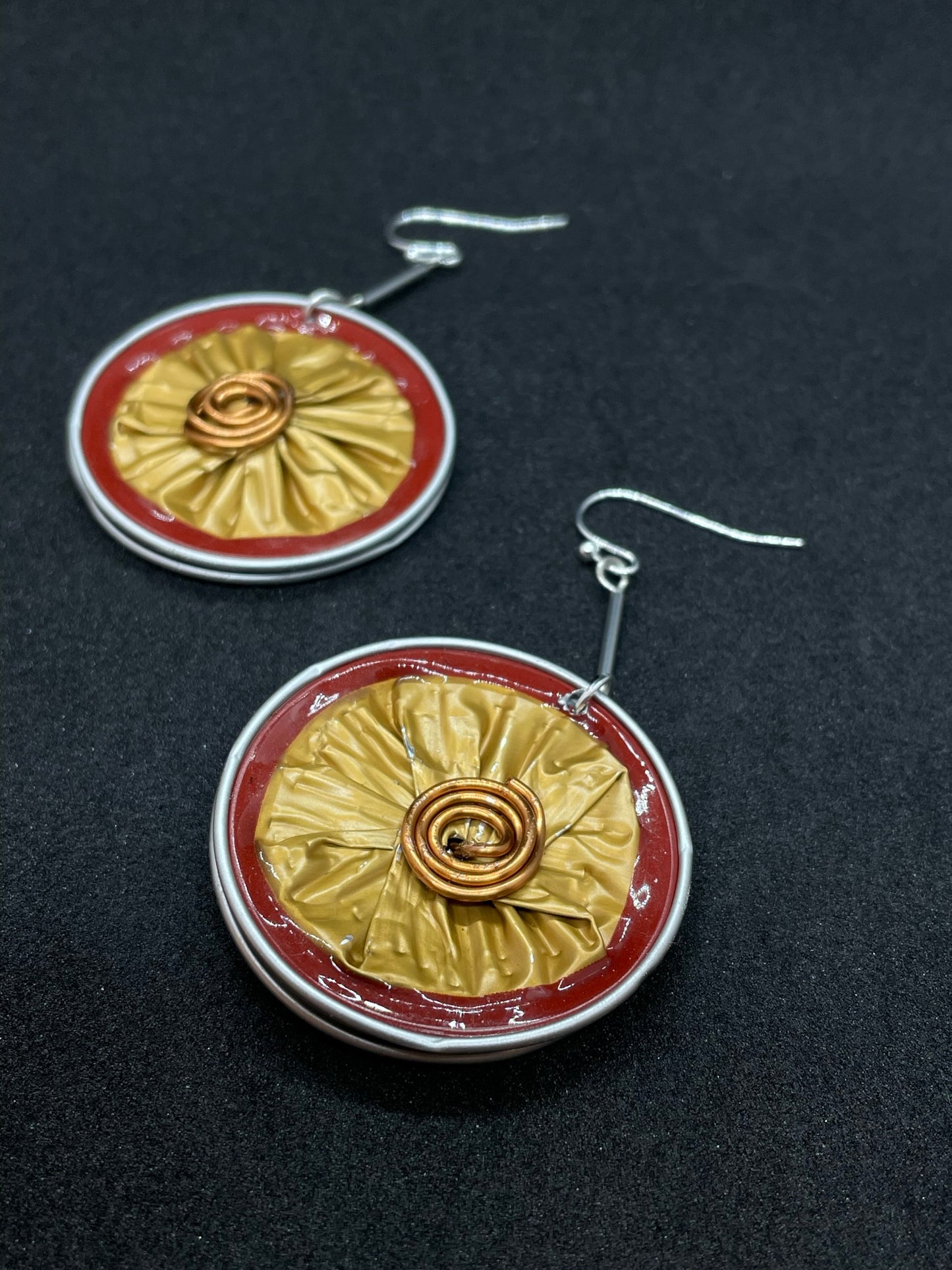 Pod - Golden disc earrings