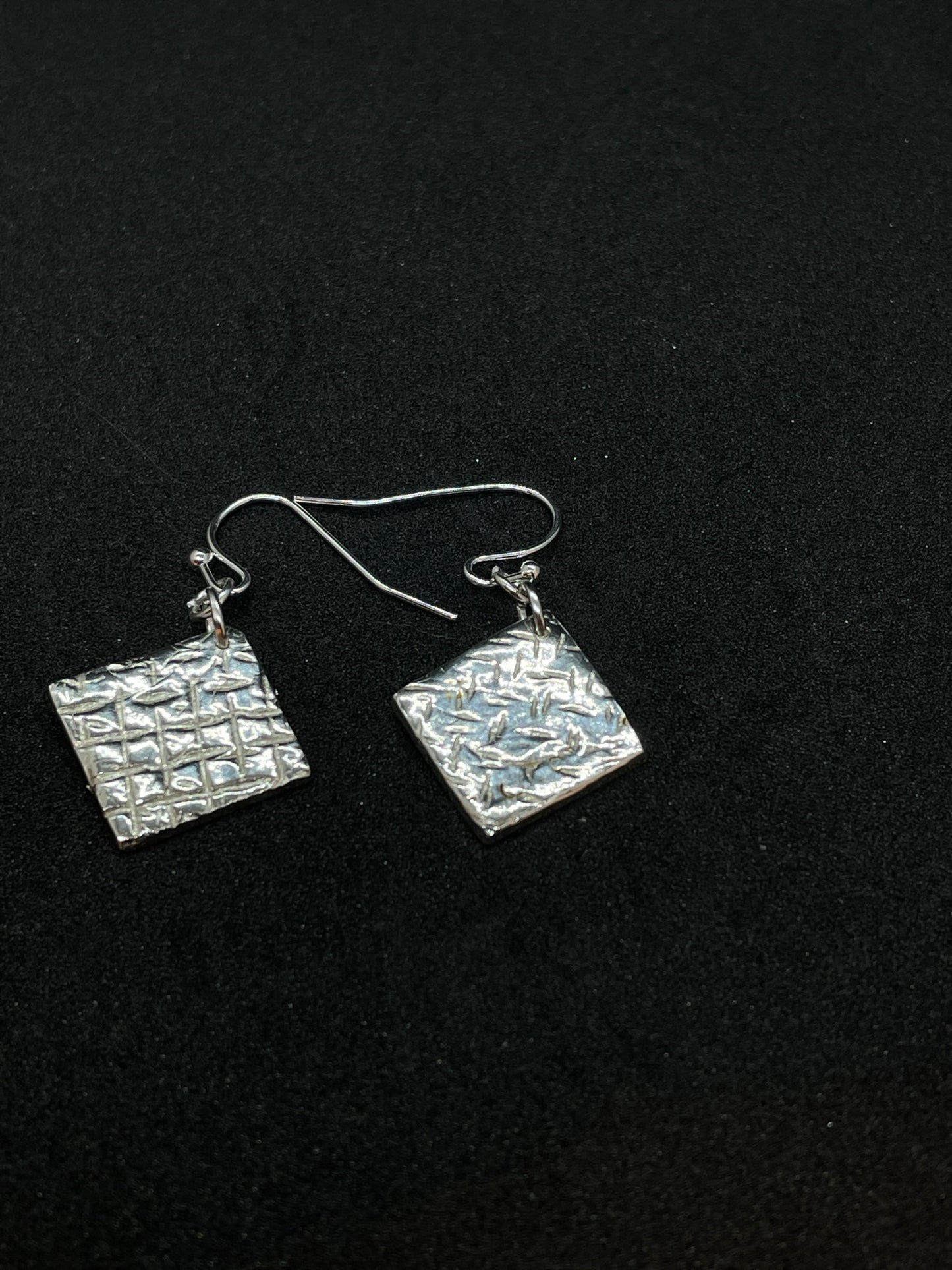Silver rhombus earrings with square patterns
