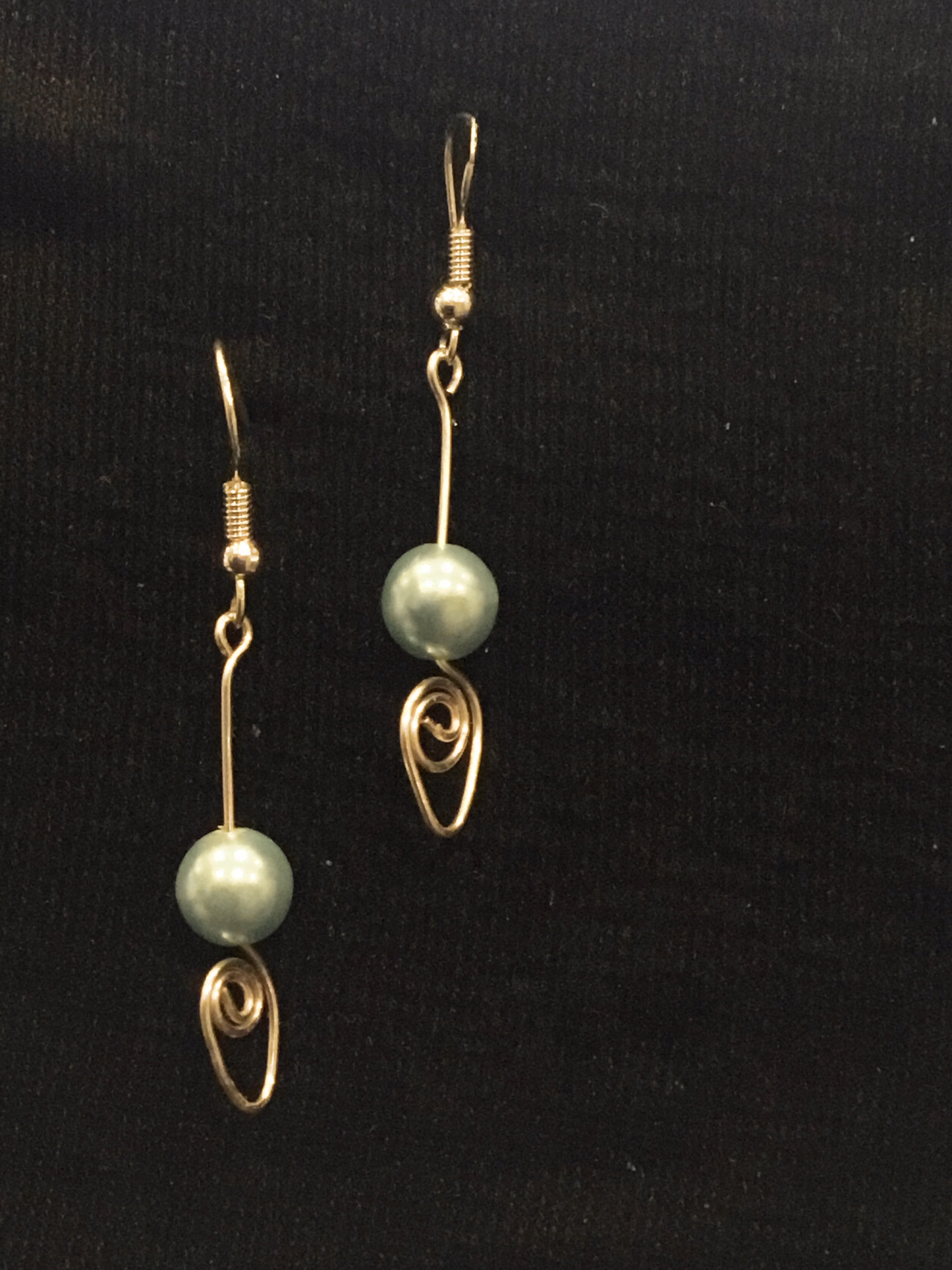 Wire & blue pearl earrings with silver wire detail