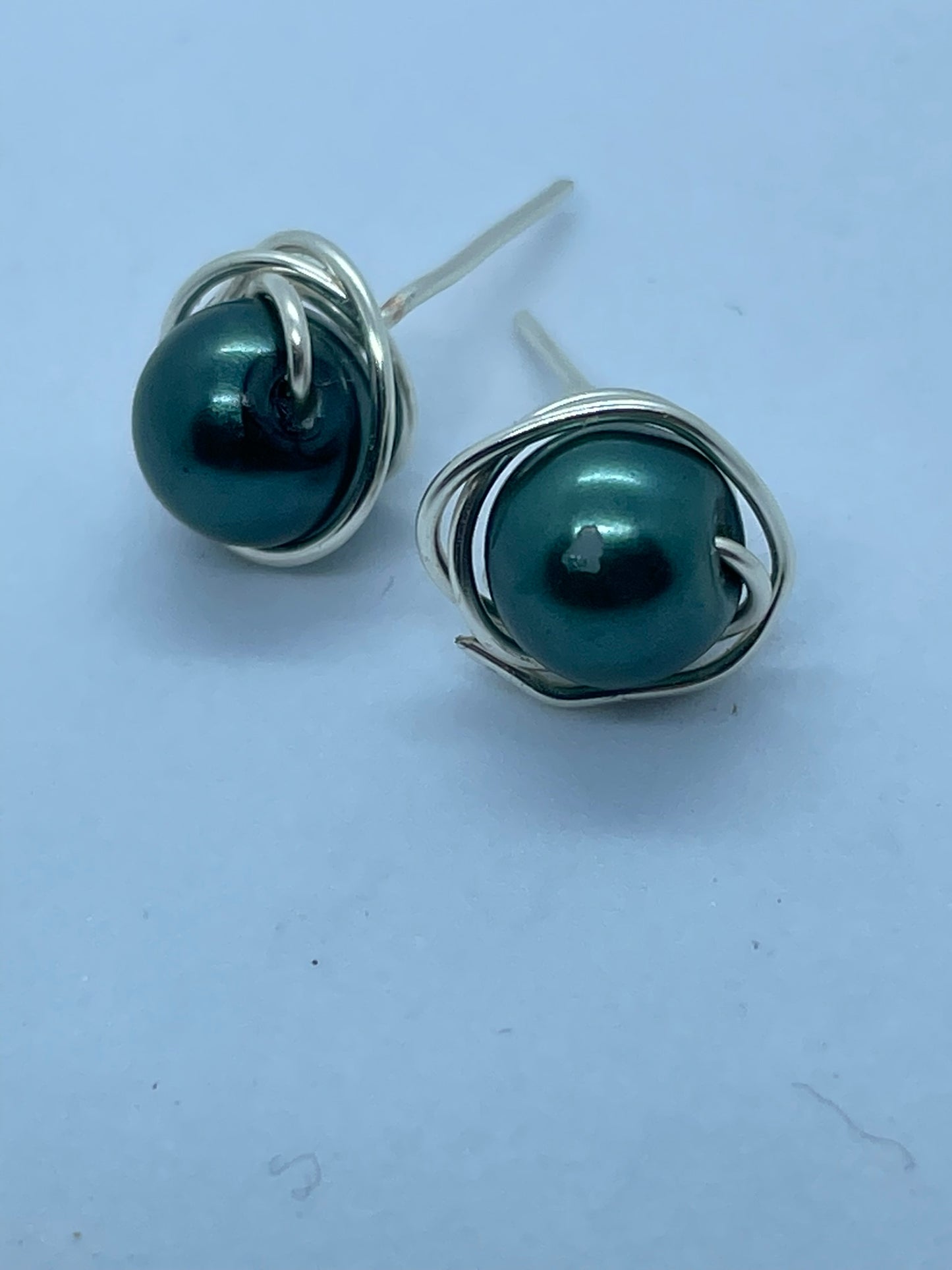 Wire & green pearl stud earrings