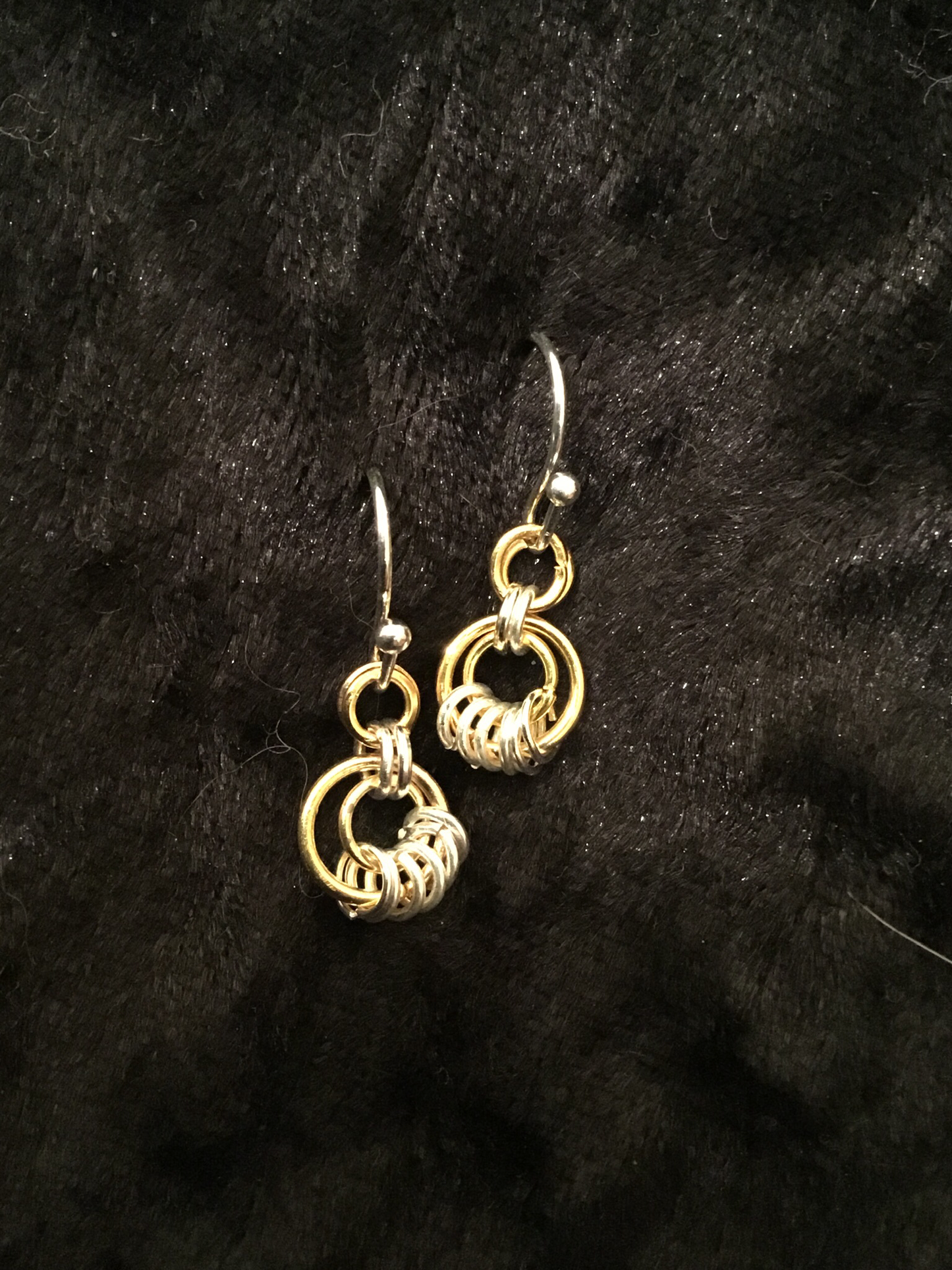 Wire with many silver rings earrings