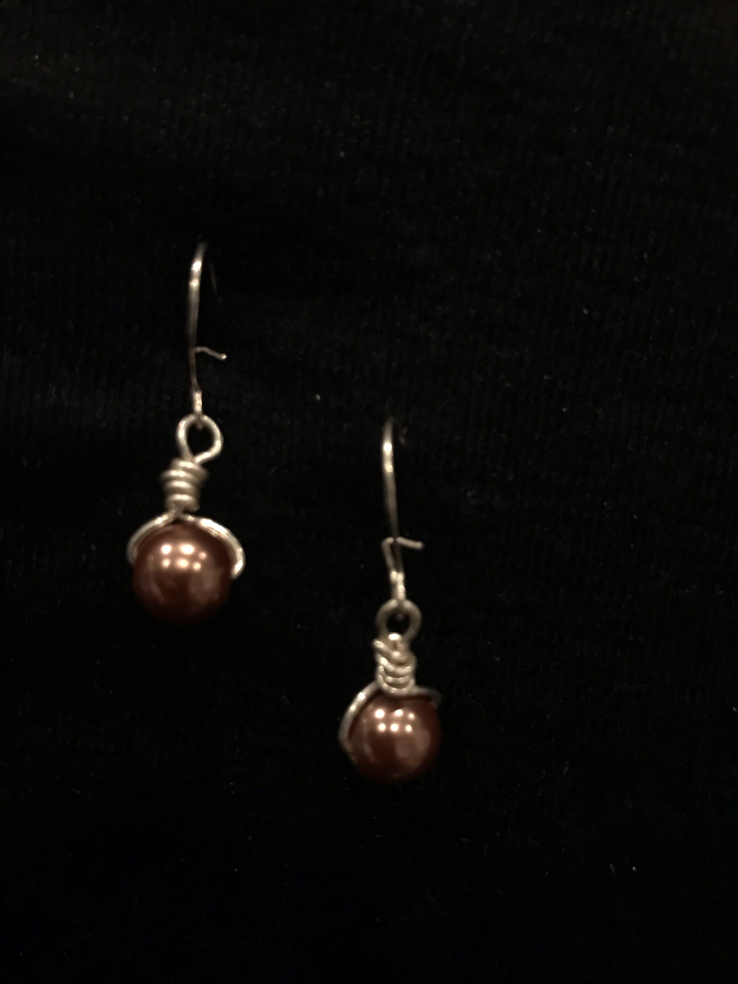 Wire & mauve pearl earrings with silver wire