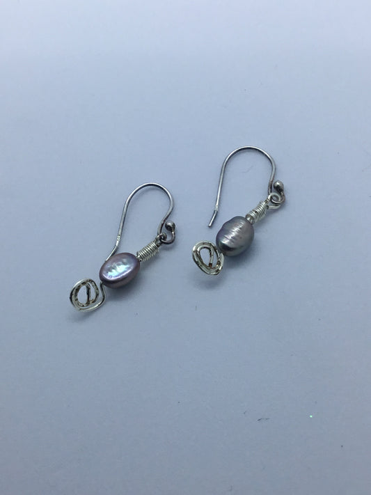 Wire & grey pearl earrings with silver wire detail