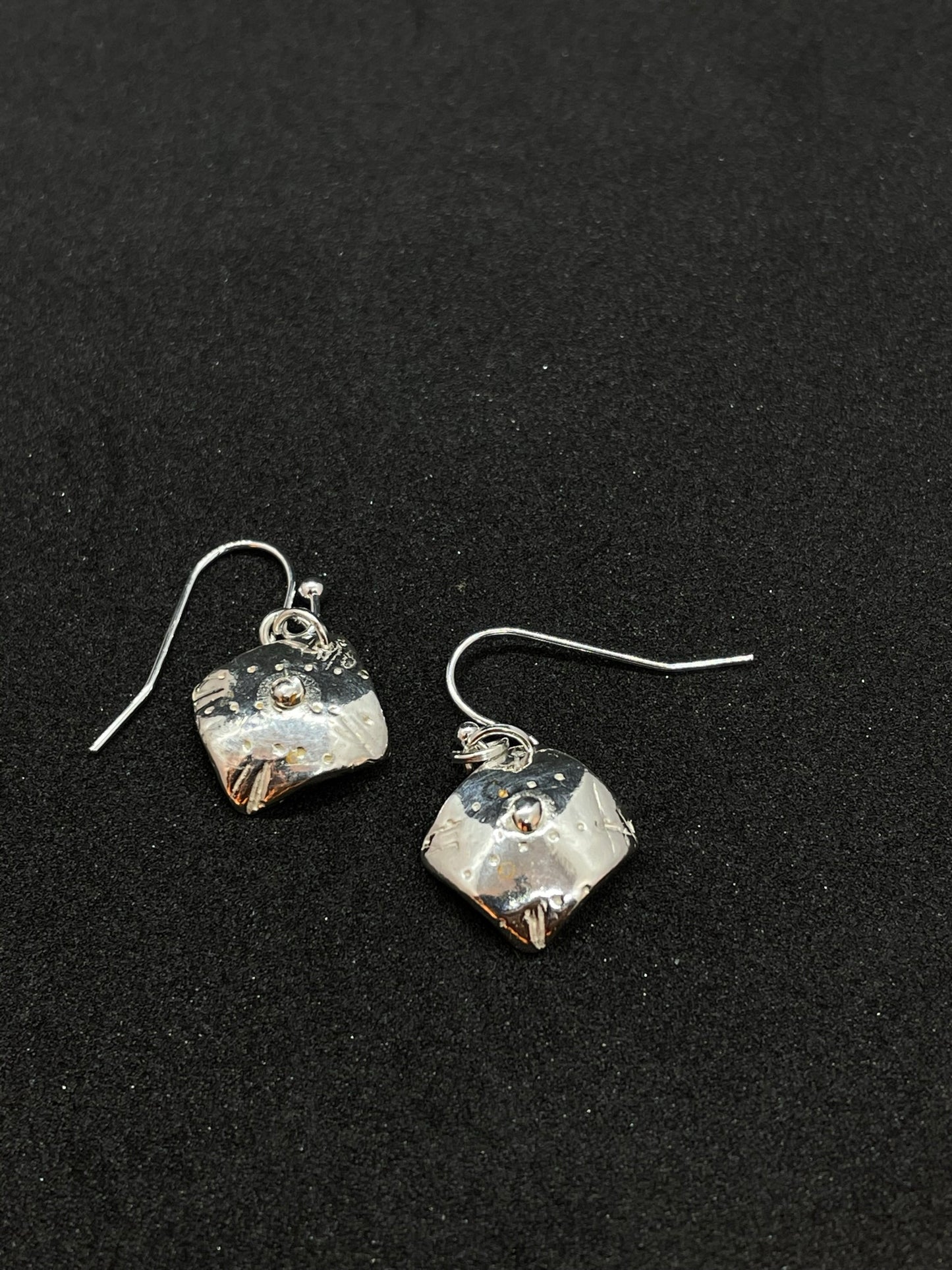 Silver convex rhombus earrings