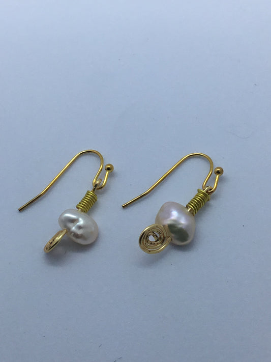 Wire & cream pearl earrings with gold wire detail