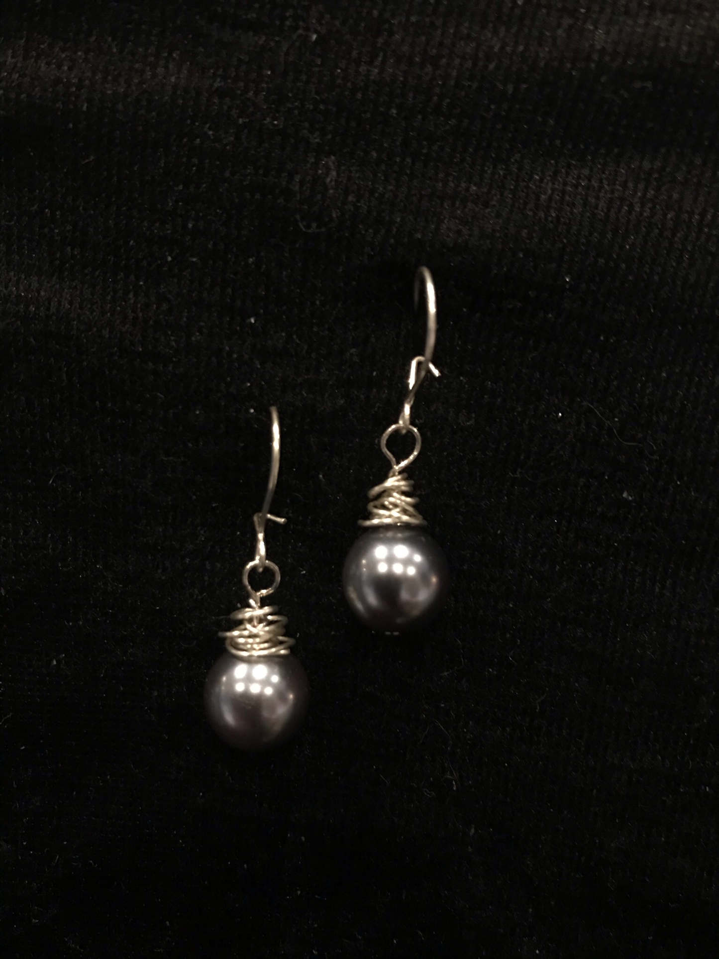 Wire & grey pearl earrings