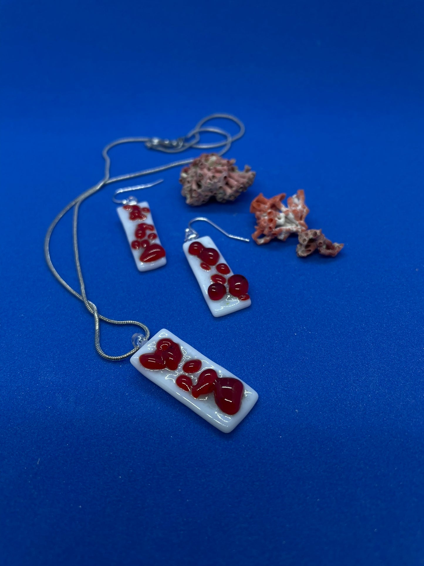 Fused glass. White oblong necklace and earring set with red drops. 