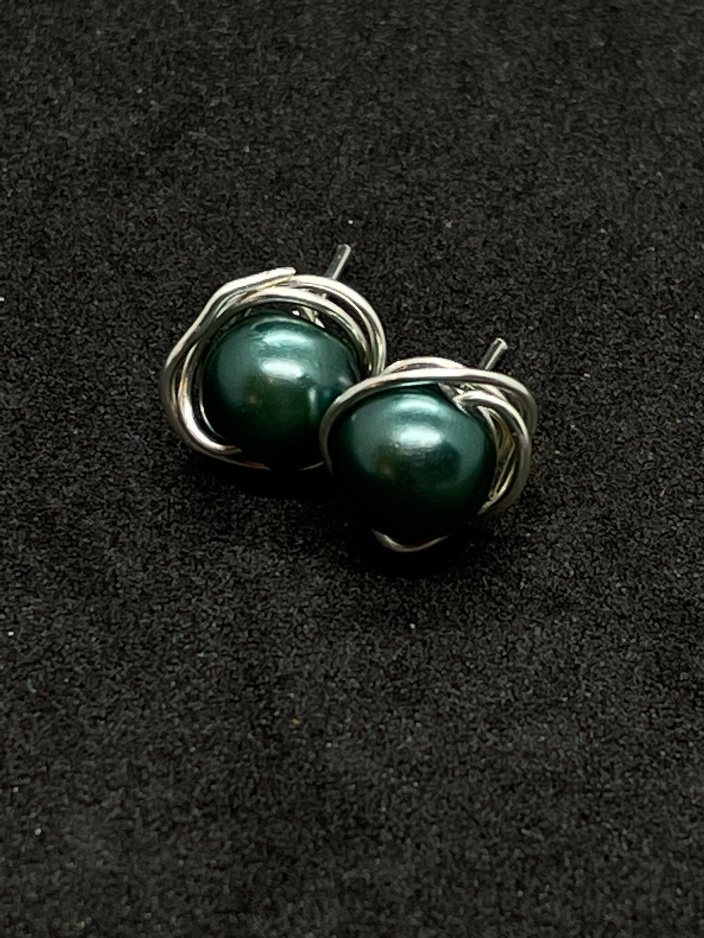 Wire & green pearl stud earrings