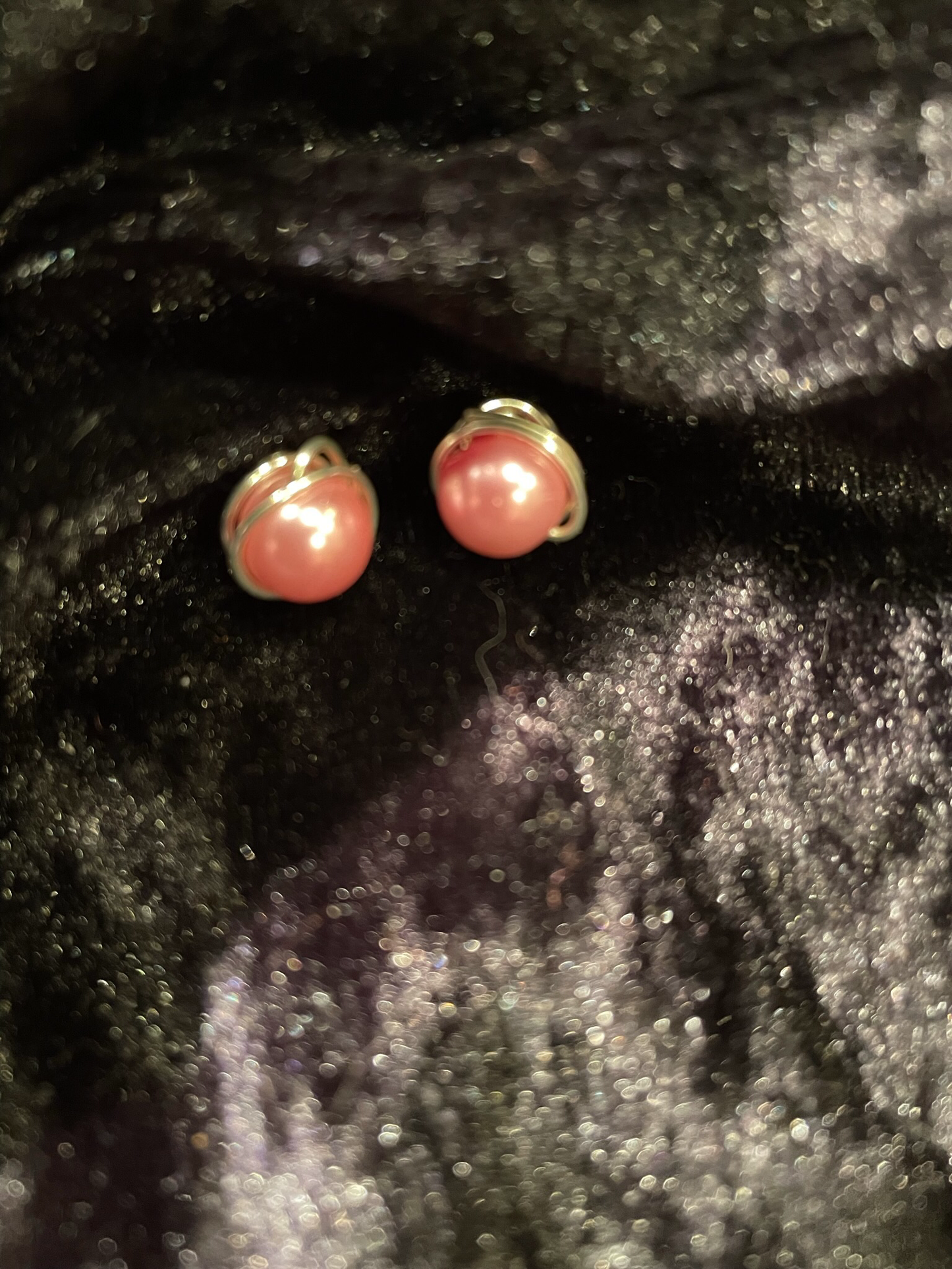 Wire & pink pearl stud earrings