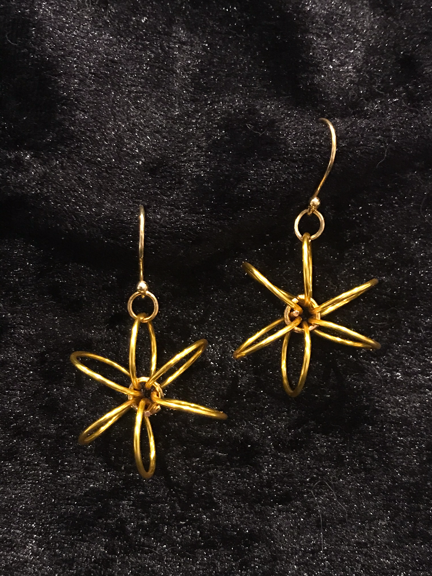 Gold wire flower drop earrings